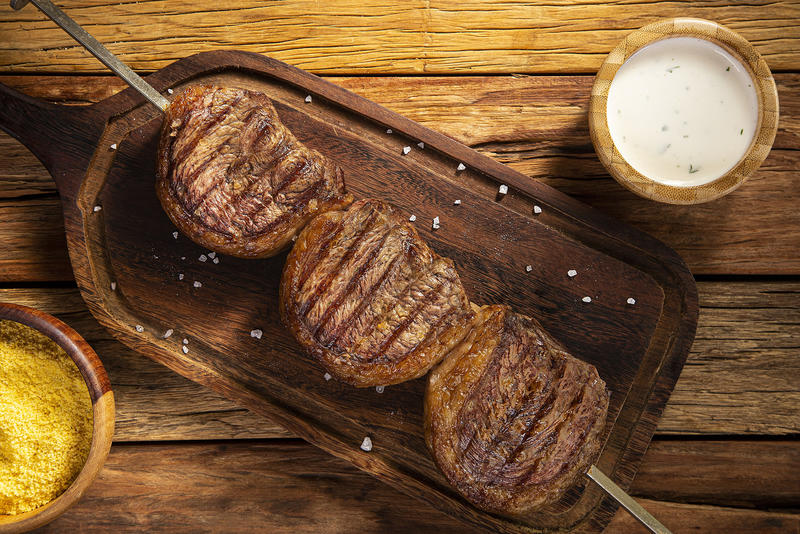 Como temperar e preparar um delicioso medalhão de picanha no espeto - EJS  Temperos