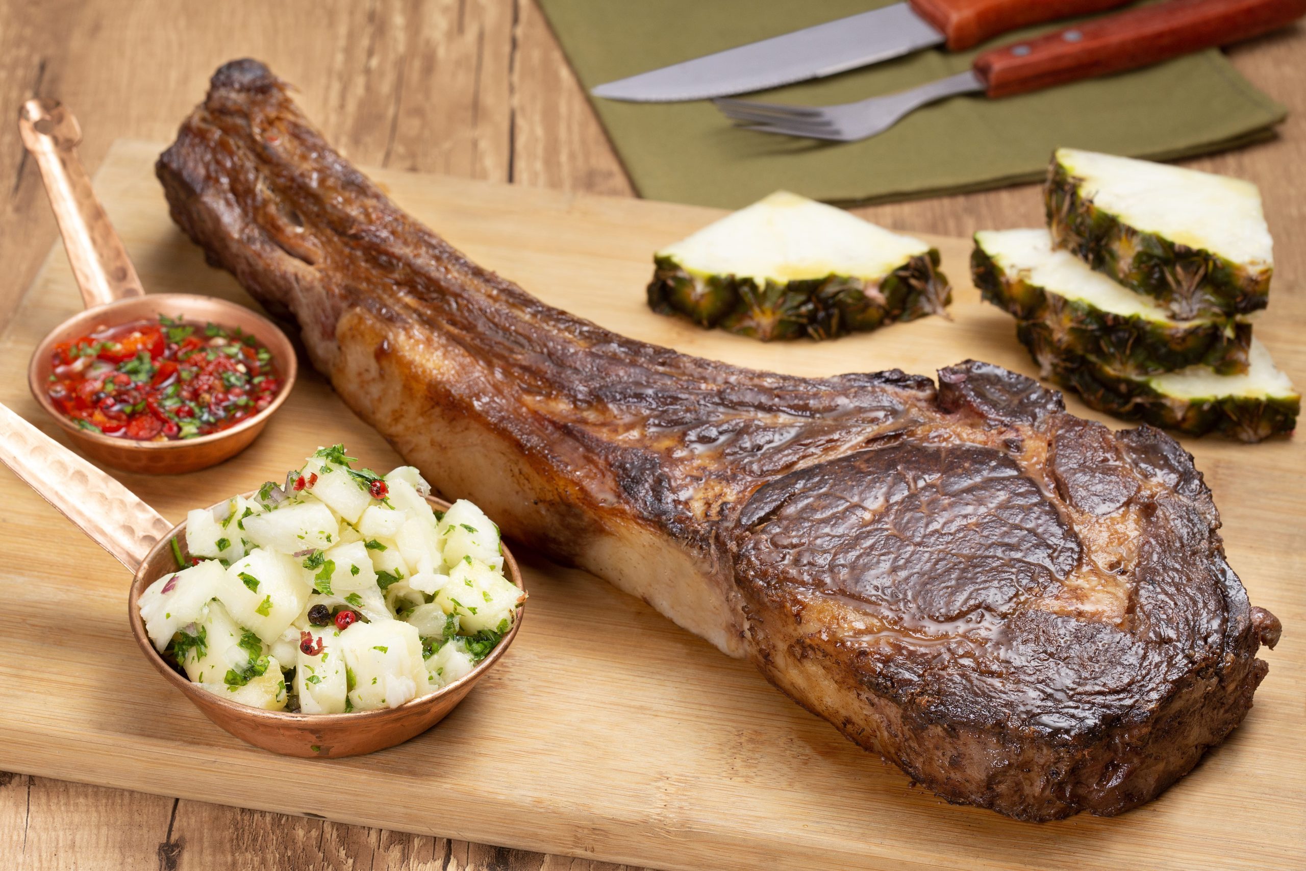 Tomahawk con vinagreta de piña