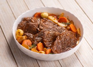 Aprenda a fazer carne de panela com acém e legumes!