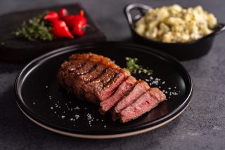 Veja como fazer picanha grelhada com salada de ovos!