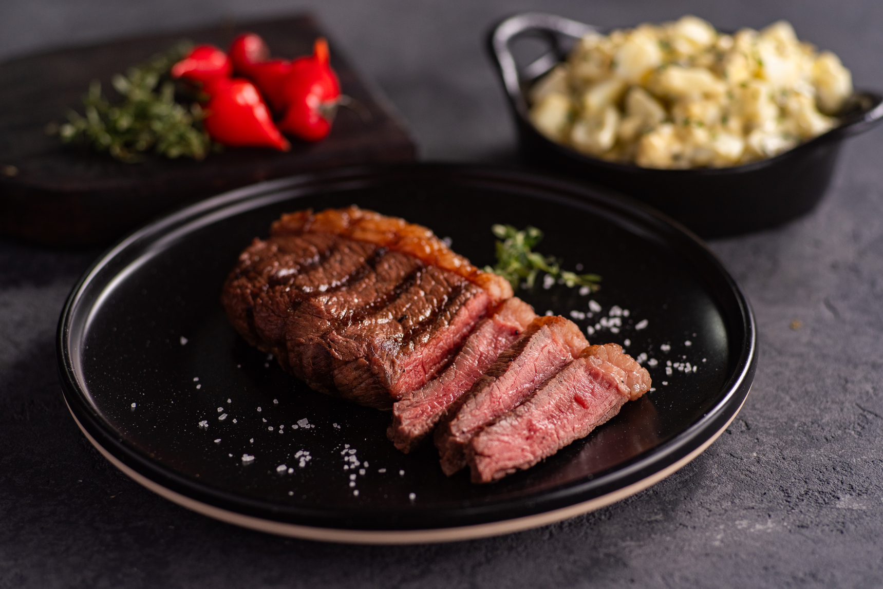 Veja como fazer picanha grelhada com salada de ovos!